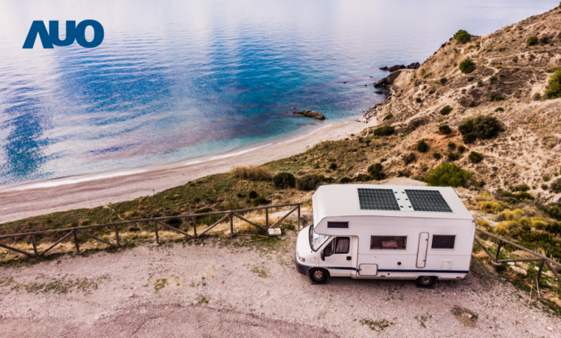 「可撓輕量化太陽光電板SunCurva」使用輕量特殊耐候型複合板取代傳統太陽能板的玻璃前板，不僅降低70%重量，每米平方僅3Kg；具有抗衝擊性能及通過電磁相容性測試，可應用於交通運輸工具，如露營車、遊艇等